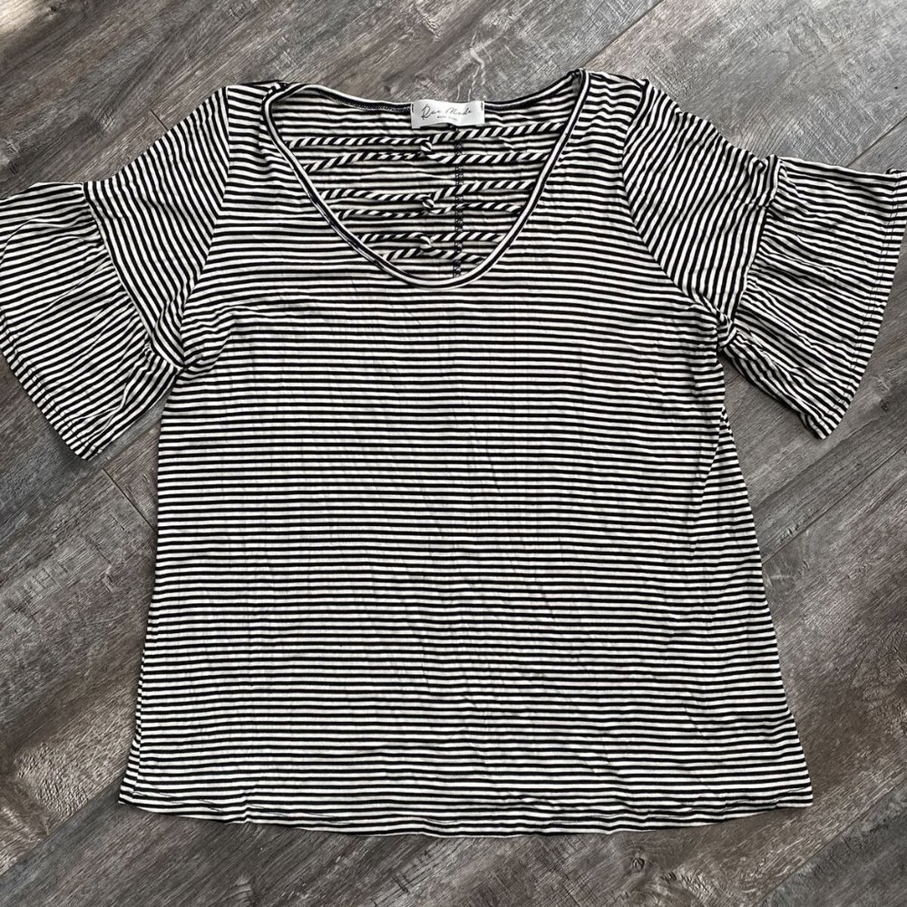 Rae Mode Sz S Black/White Stripes Criss Cross Detail Neckline Ruffle Sleeves Top